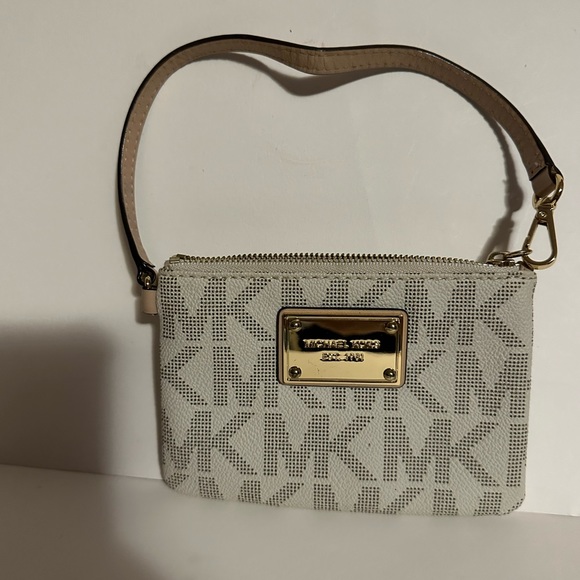 Michael Kors, leather wristlet; Brand new/no tags stylish,lightweight, durable - Picture 11 of 11
